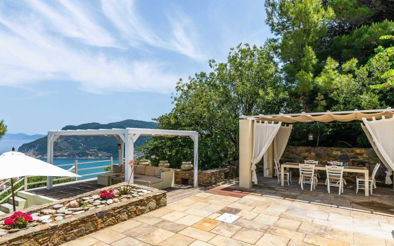 Luxurious Villa with pool just above Skopelos Town and port