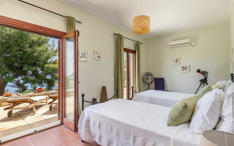 Luxurious Villa with pool just above Skopelos Town and port