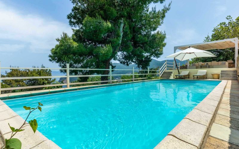 Luxurious Villa with pool just above Skopelos Town and port