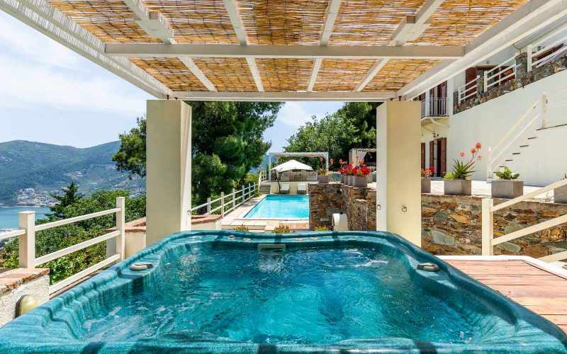 Luxurious Villa with pool just above Skopelos Town and port