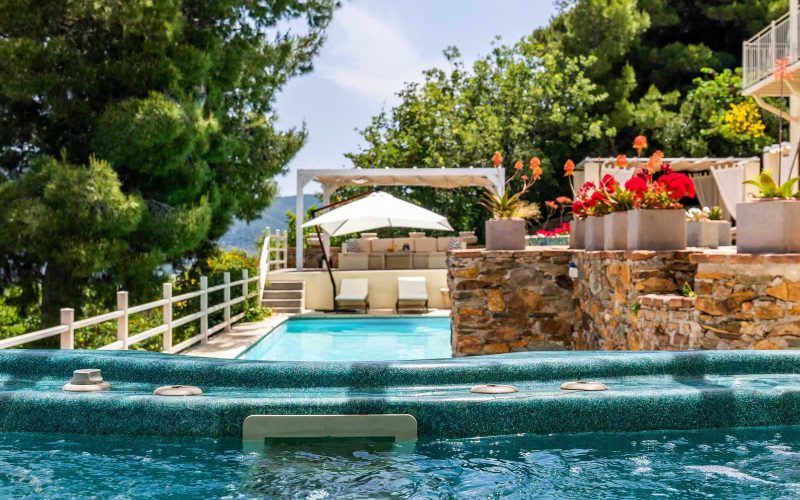 Luxurious Villa with pool just above Skopelos Town and port