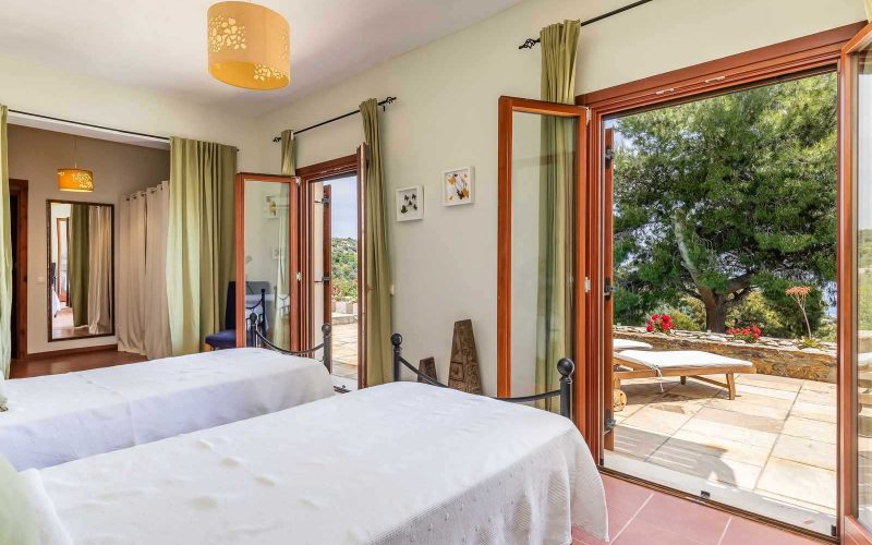 Luxurious Villa with pool just above Skopelos Town and port