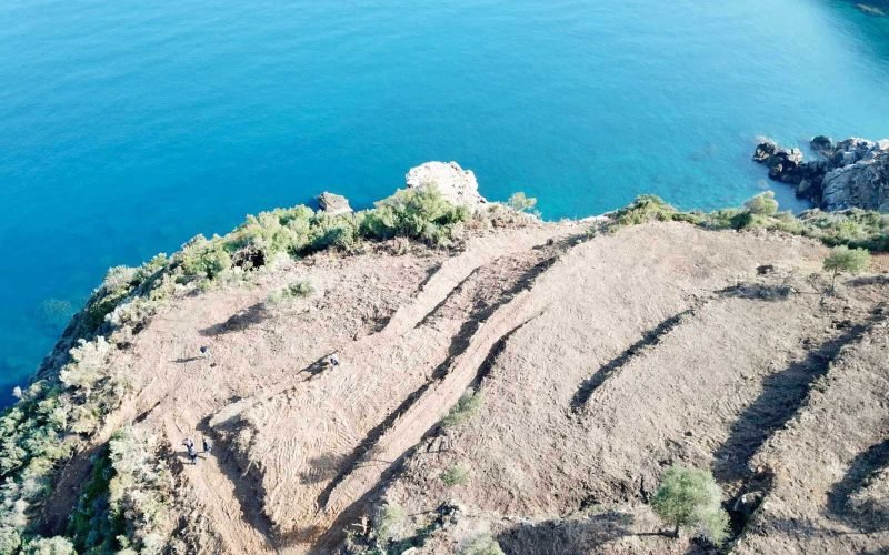 Plot with breataking views and acces to a beach