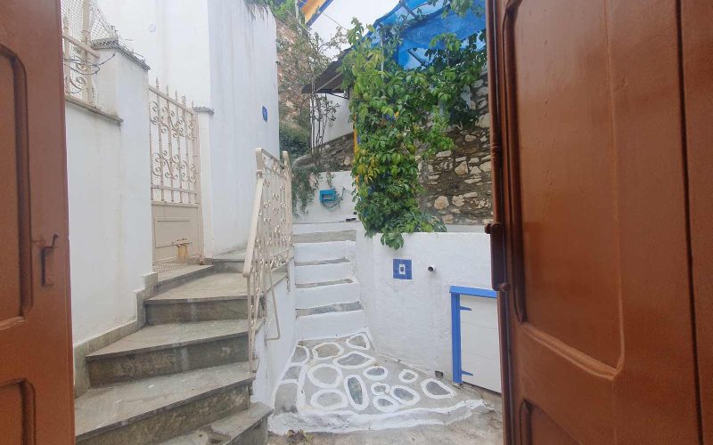 Spacious traditional property in centre of Skopelos Town