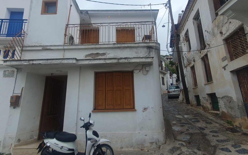 Spacious traditional property in centre of Skopelos Town