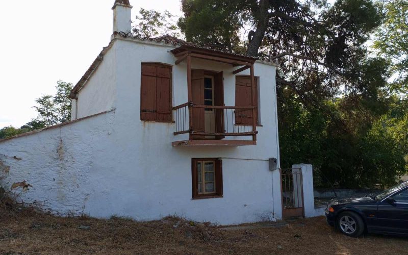 Traditional cottage in Pefkias with land