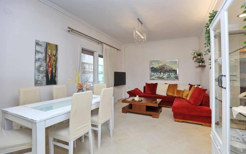 Spacious Skopelos Town house with terrace and views Living /dining room