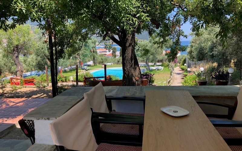 Two apartments with pool and views close to Skopelos Town