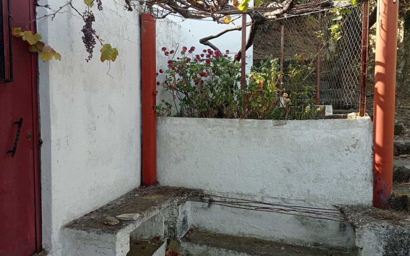 Spacious Traditional cottage in Kalogeros area to renovate