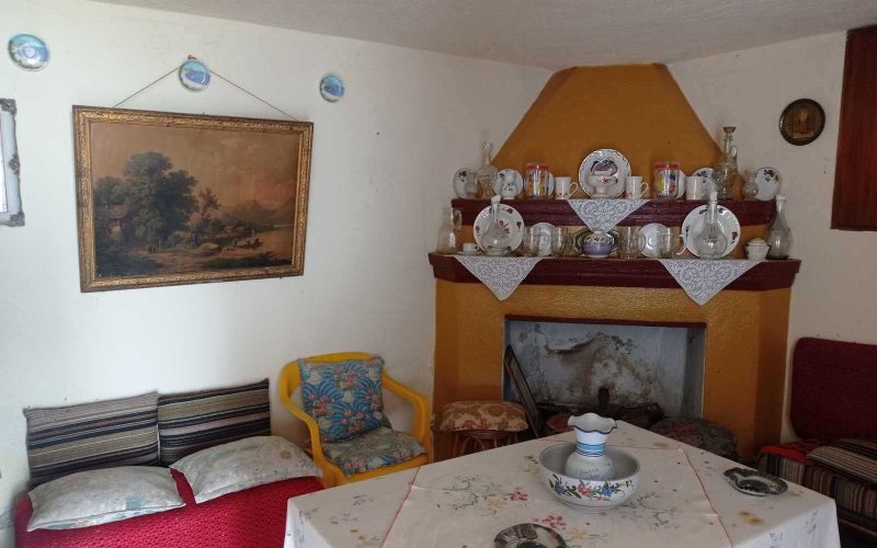 Spacious Traditional cottage in Kalogeros area to renovate