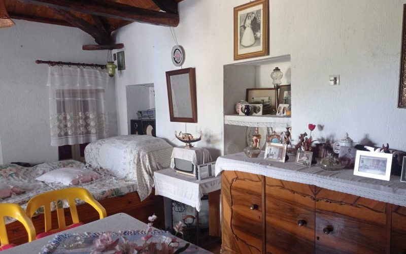 Spacious Traditional cottage in Kalogeros area to renovate