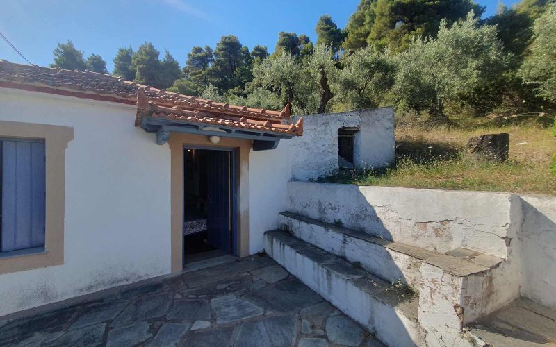 Traditional cottage with spacious land and views