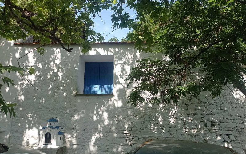 Private property with studio and spacious garden
