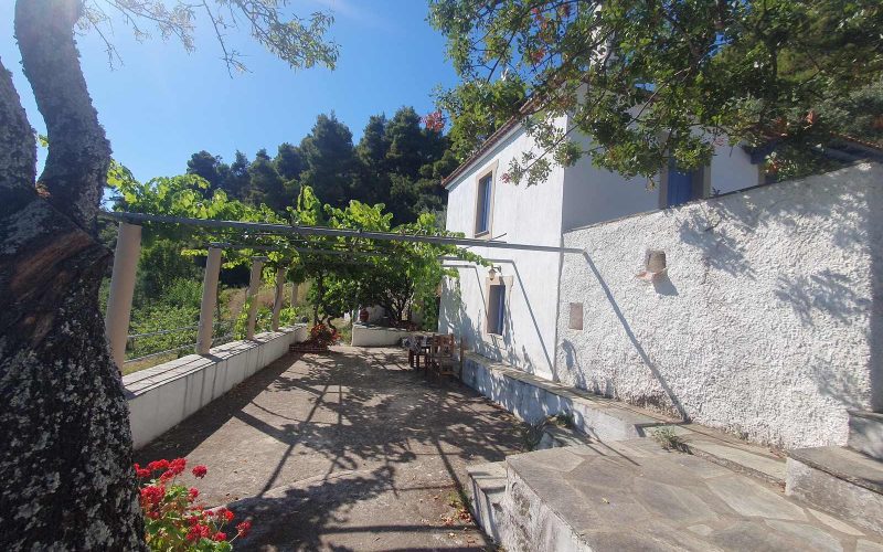 Traditional cottage with spacious land and views