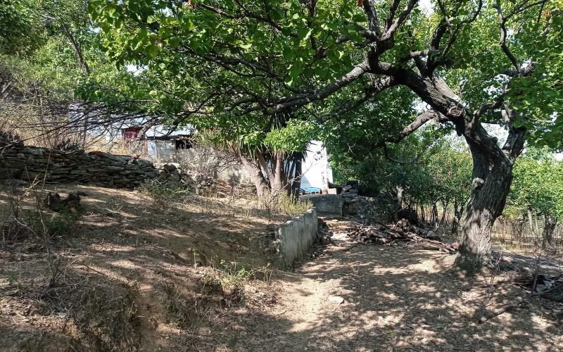 Spacious Traditional cottage in Kalogeros area to renovate