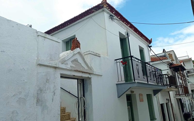 Skopelos town property with two houses and garden