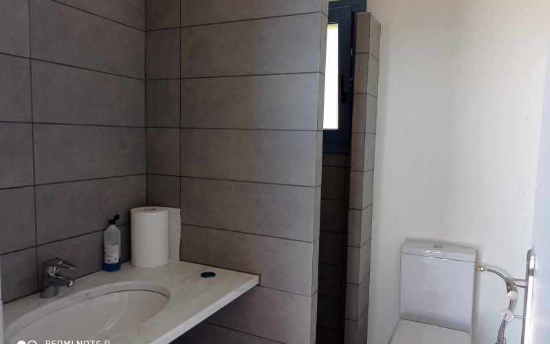 Villa with swimming pool and Seaviews in Glossa Bathroom
