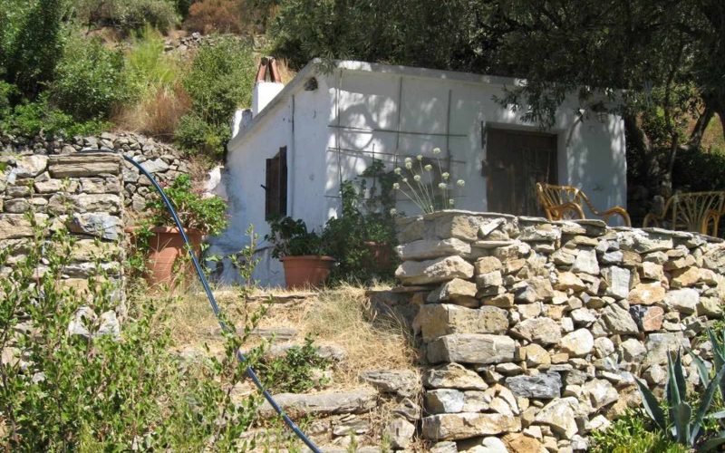 Villa with swimming pool and Views to Skopelos Town and port Small cottage (kalivi)