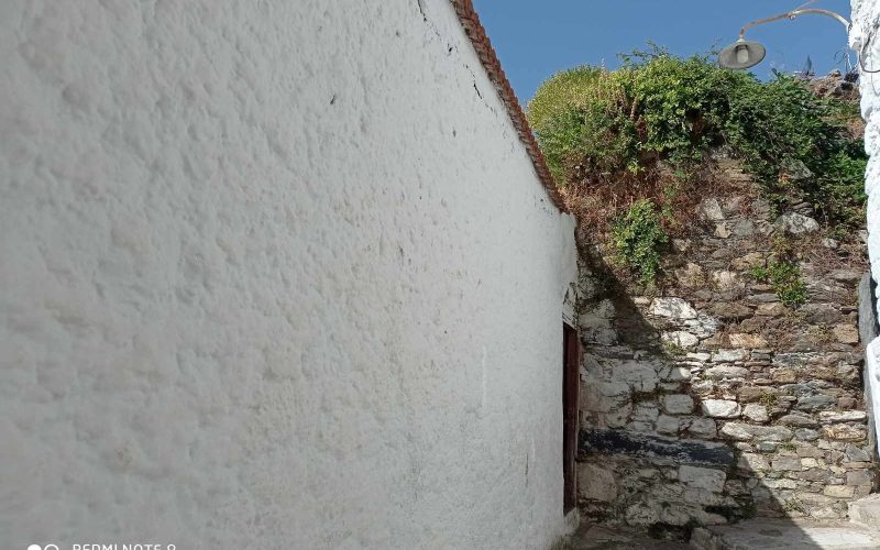 Traditional property in Skopelos Town with potential garden Top floor entrance private garden