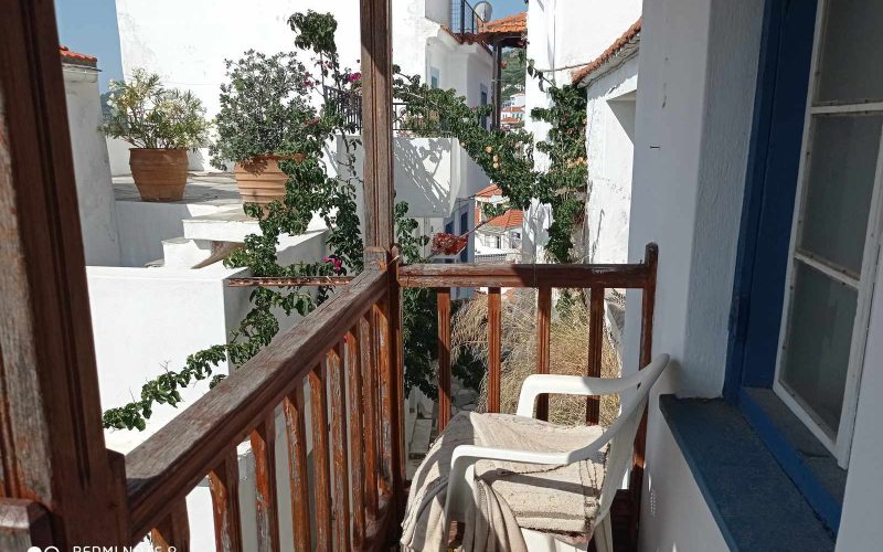 Traditional property in Skopelos Town with potential garden Top floor balcony