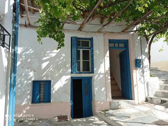 Traditional property in Skopelos Town with potential garden
