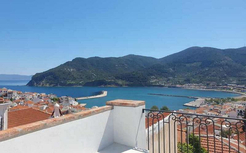 Stylish Town house with best views to the port