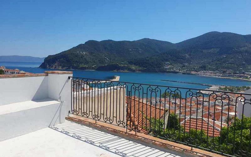 Stylish Town house with best views to the port