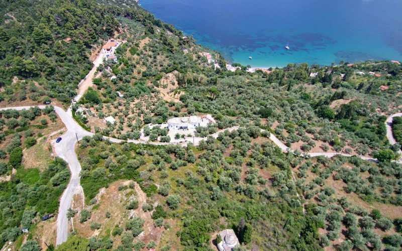 Unique land with panoramic views close to beach