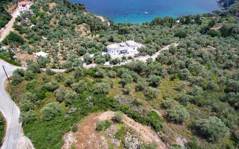 Unique land with panoramic views close to beach