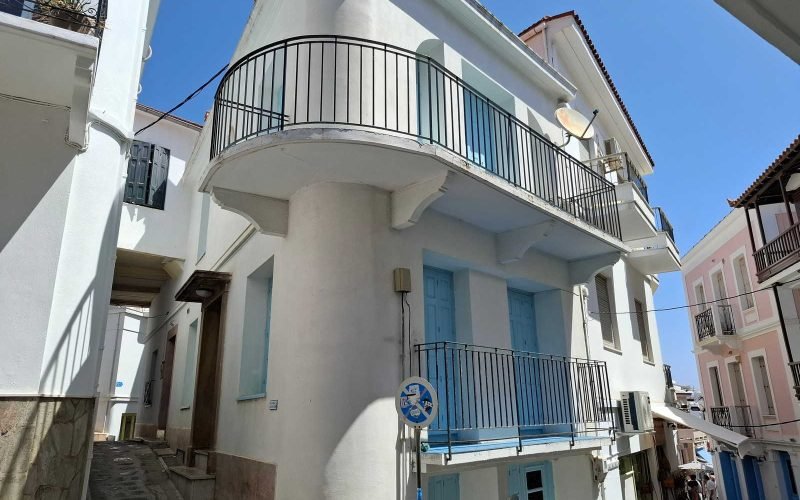 Boat shaped Skopelos Town house close to waterfront