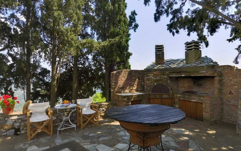Cozy Villa with swimming pool and splendid views BBQ area