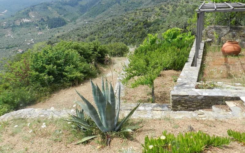 Cozy Villa with swimming pool and splendid views Garden