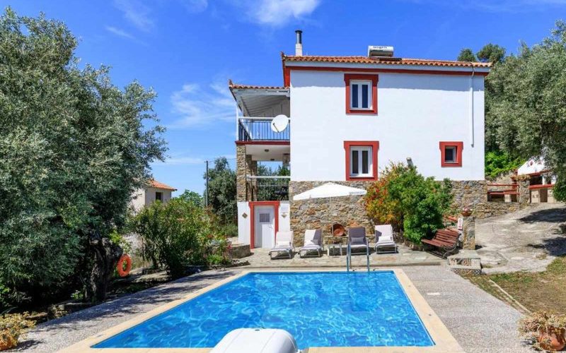 Villa Santa Marina with views to Skopelos Town and port Swimming pool