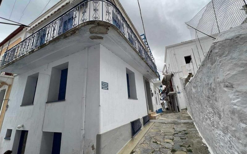 Traditional corner house close to Skopelos Town waterfront
