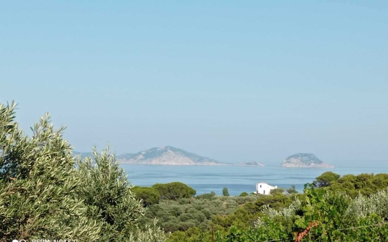 Plot with views to the sea and walking distance to beach