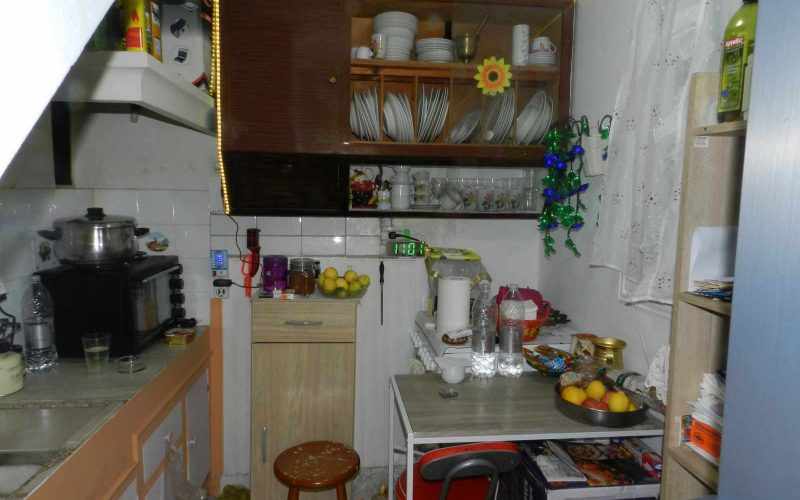 Two Town Houses both with yards inside Skopelos Town The kitchen