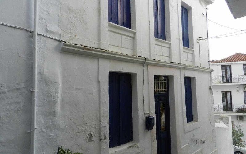 Traditional old property in Skopelos Town with private yard