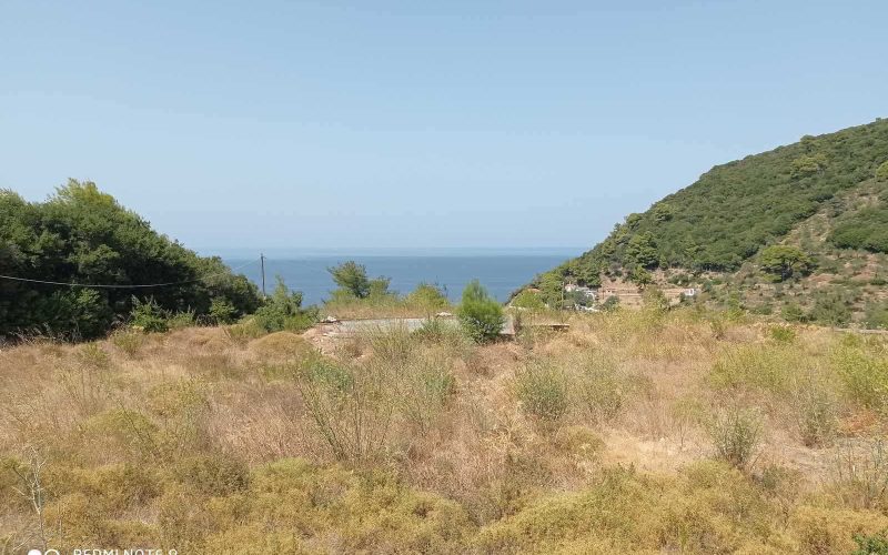 Plot with building permit close to Skopelos Town with views