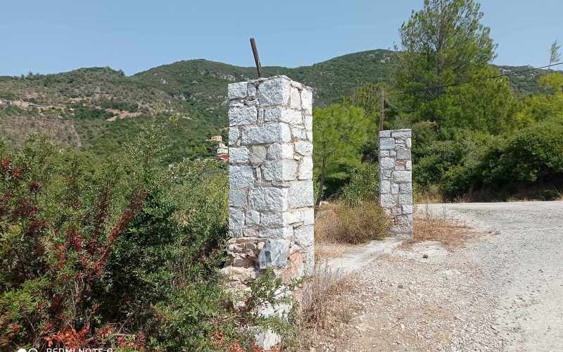 Plot with building permit close to Skopelos Town with views