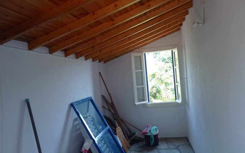 Traditional cottage in spacious olive grove close to Panormos beach Storage place