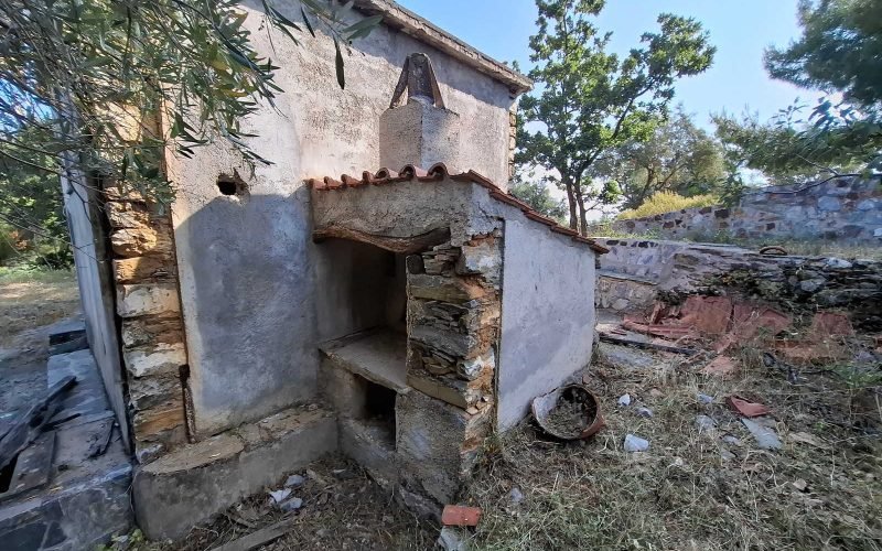 Lovely cottage with big land in Pefkias area