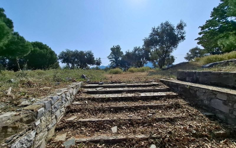 Lovely cottage with big land in Pefkias area