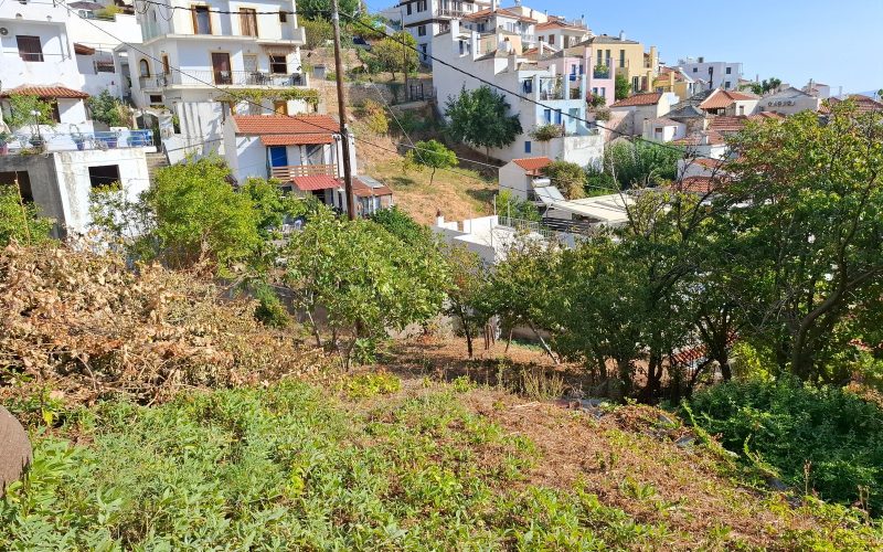 Spacious Skopelos town plot with ruined house