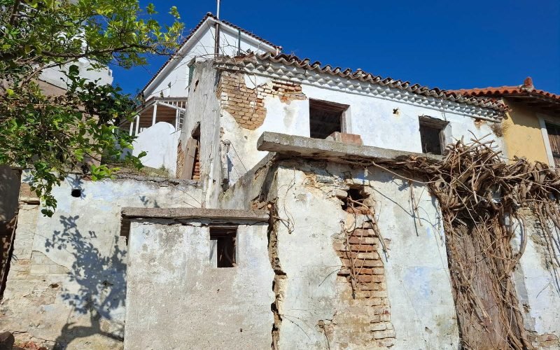 Spacious Skopelos town plot with ruined house