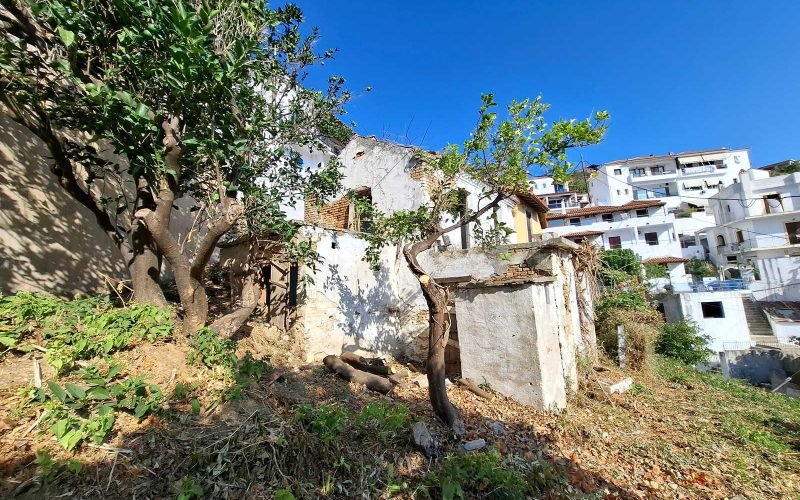 Spacious Skopelos town plot with ruined house