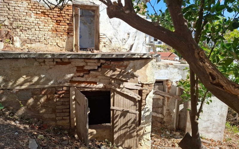 Spacious Skopelos town plot with ruined house