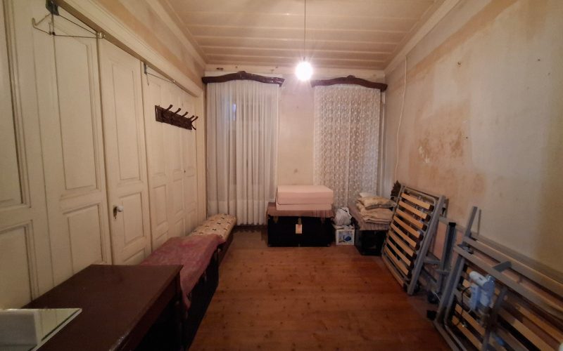 Spacious Town mansion with terrace and yard