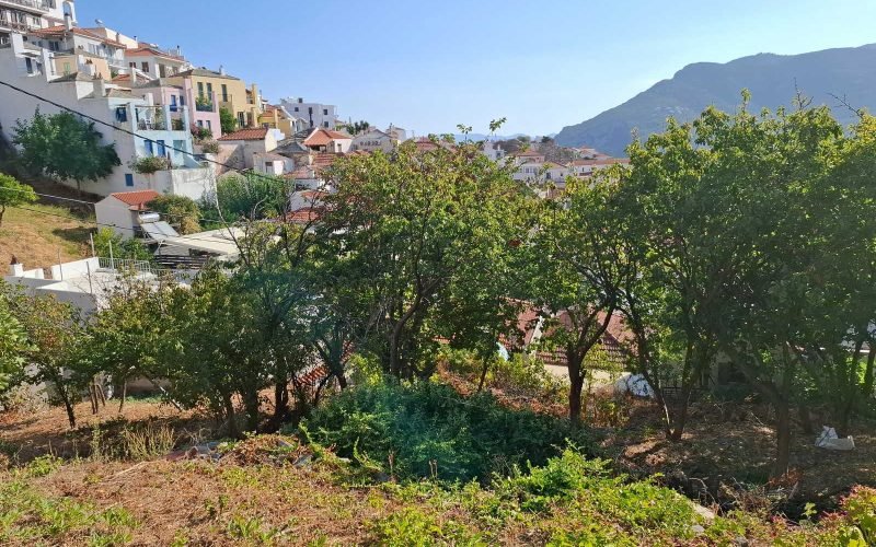 Spacious Skopelos town plot with ruined house