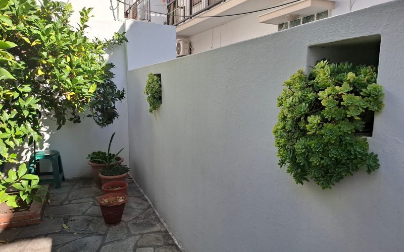 Spacious Town mansion with terrace and yard