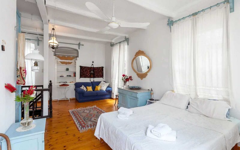 Beautiful Skopelos Town traditional house with terrace and Sea views Bedroom